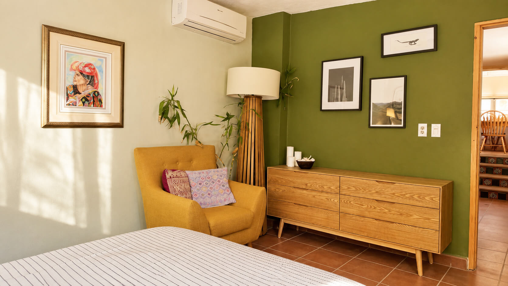 King bed boutique stay Casa del Pueblo Loreto