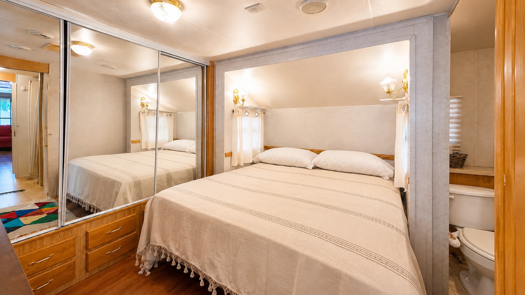 Vintage 5th wheel suite Casa del Pueblo Loreto